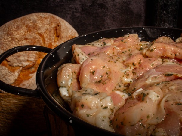 Pinchos de pollo marinados al ajillo a domicilio