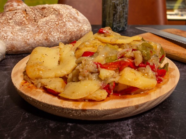 Comida casera: Patatas a lo pobre. Envío a domicilio